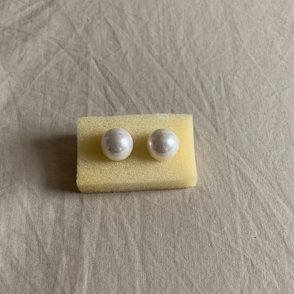 Elegant White Fresh Water Pearl Stud Earrings Brand new without tags